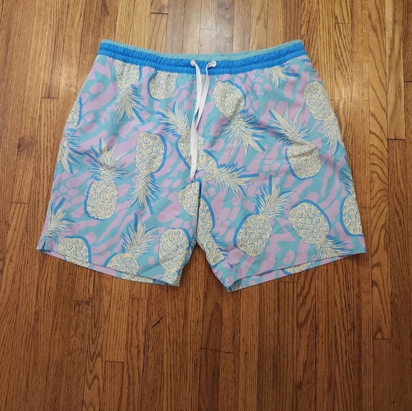 chubbies Mens Swimming Trunks Size XXL Pineapples Lined - Picture 1 of 6